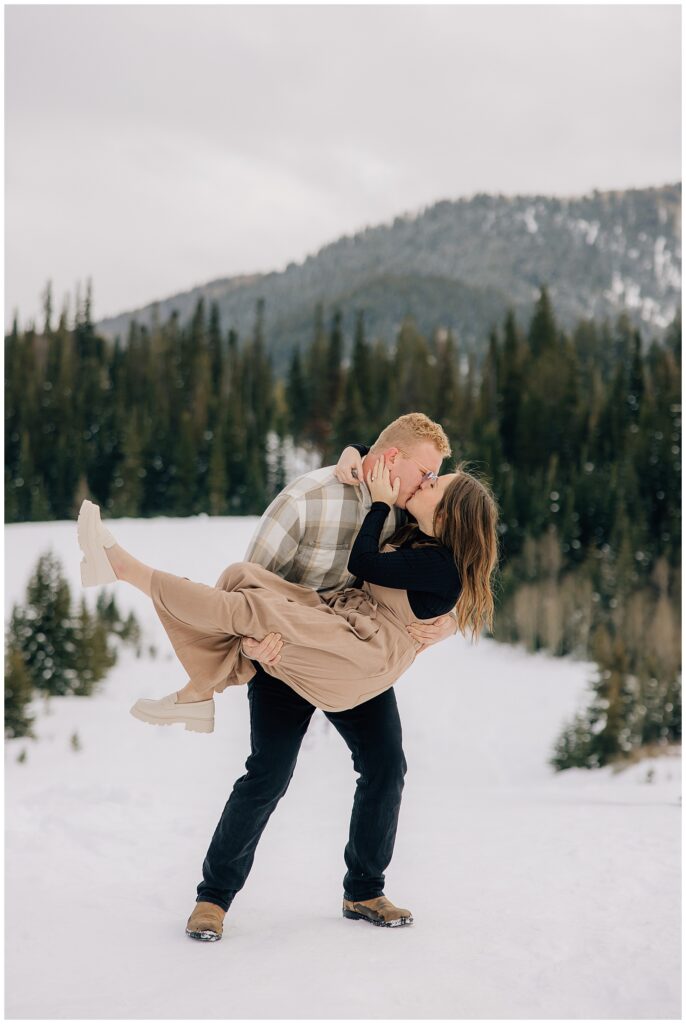 Winter Engagement Photos | Photographer in Utah