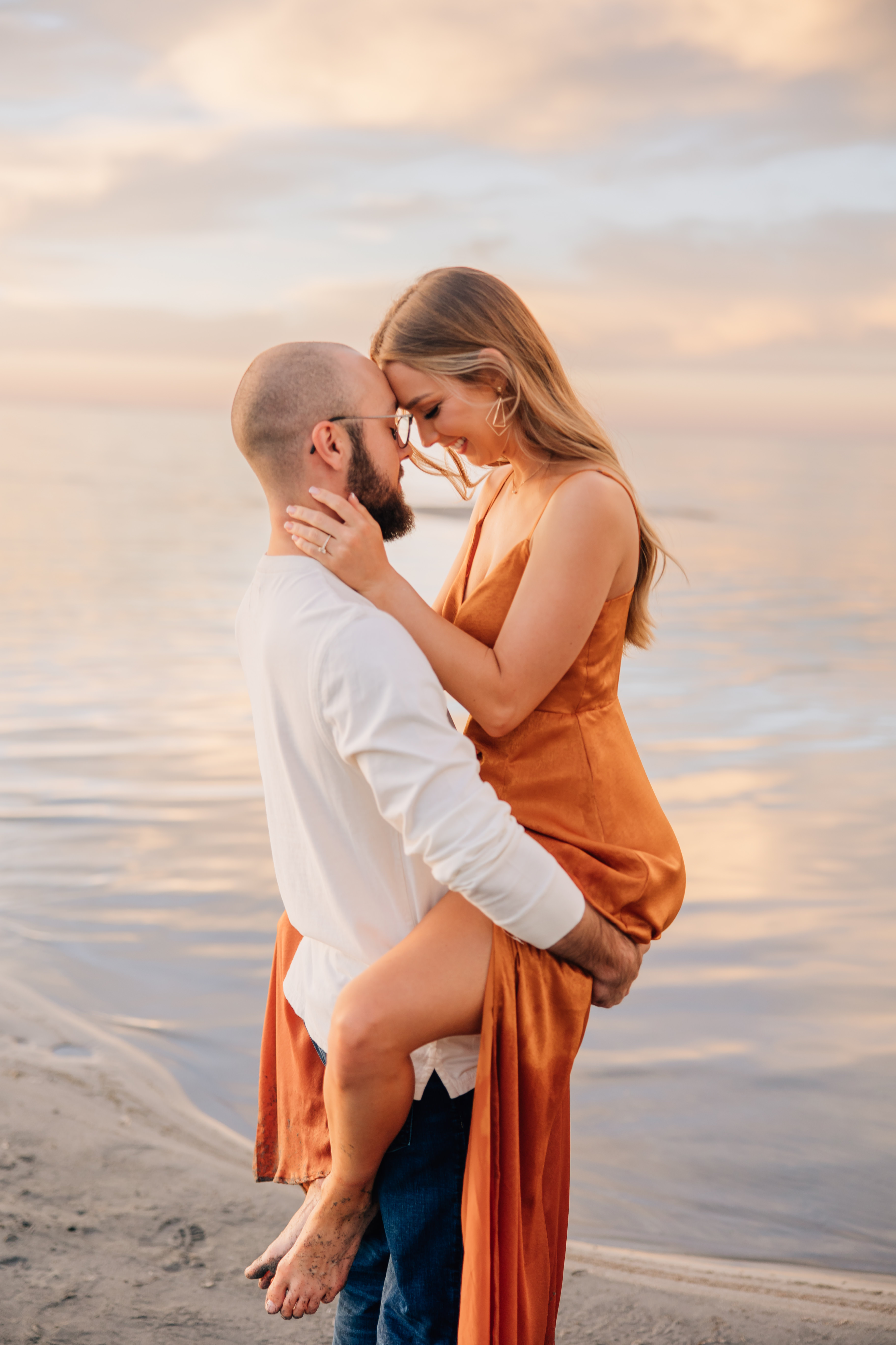 groom holding the bride